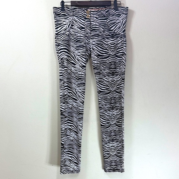 (H1) FREDDY WR.UP®COMFORTABLE SHAPING PANTS with a Sebra print, size 10 - Picture 2 of 13